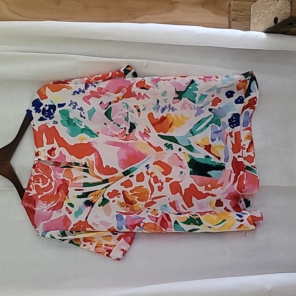 A colorful top, size 3(16-18) - Picture 2 of 4